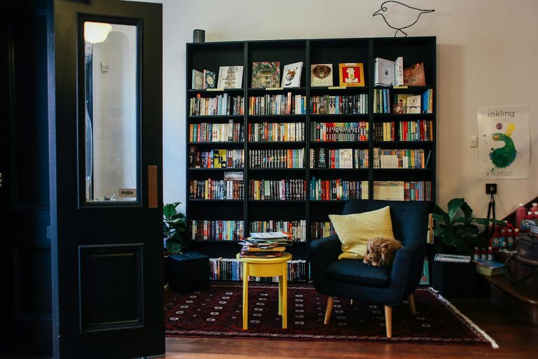 How to Set Up a Cozy and Pet-Friendly Home Corner